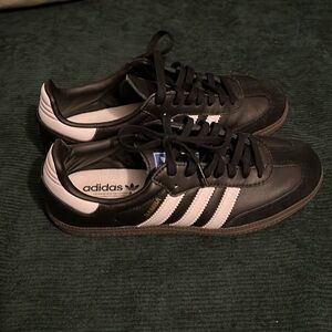 Adidas black/white sambas
